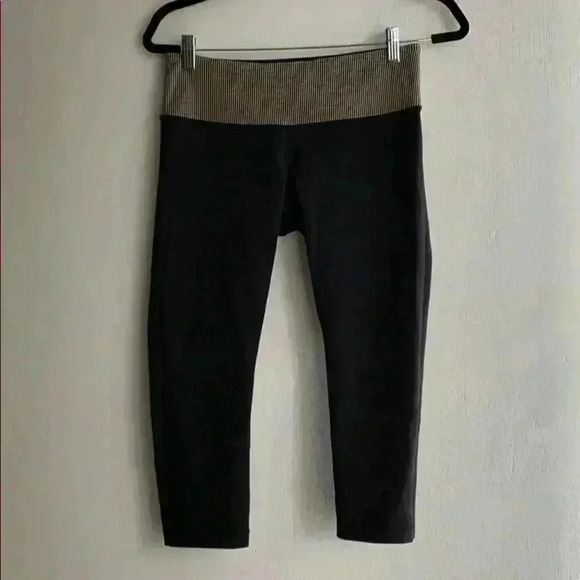 lululemon athletica Pants - Lululemon crop leggings. Size 8.